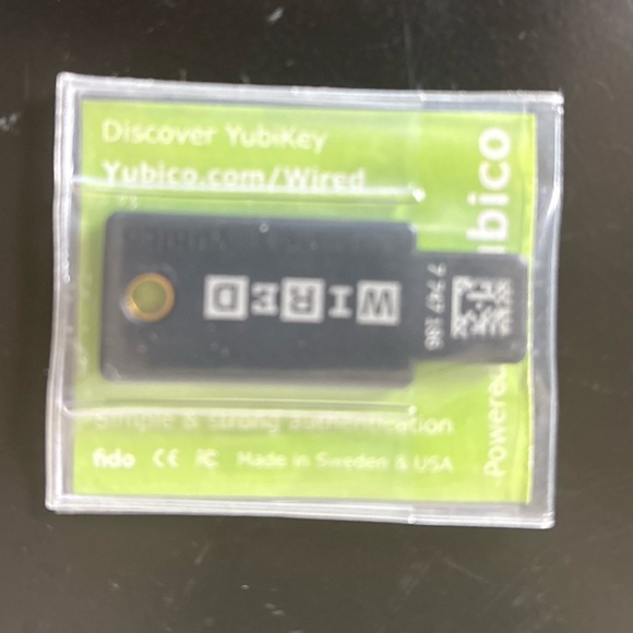 Yubico Yubikey 4 Wired Security Key - Black - Picture 1 of 2